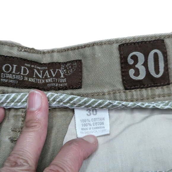 Old Navy Khaki 100% Cotton Straight Relaxed Fit Knee Length Cargo Shorts Size 30 - Picture 3 of 5